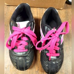 Starter Size 11 (toddler) Cleats & Vizari XS soccer shin guards